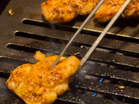 【飲み放題付き】9月10月　鶏焼肉の箱盛り×10秒焼きしゃぶ×おでん出汁のチーズリゾットが楽しめる　鶏焼肉満喫コース