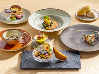 [Official Website Weekday Exclusive Offer] Kakitsubata with 1 drink + dessert buffet: 9,600 yen. Valid from Sept 1 to Nov 30.