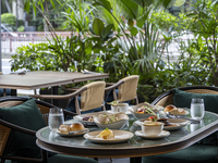 【Weekdays Lunch Set】 A set of three light meals with a choice of main dishes