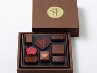 [TAKEOUT-PIERRE HERMÉ PARIS-Chocolats] Assortiment de Chocolats 8 pièces