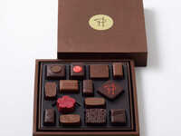 【TAKEOUT-PIERRE HERMÉ PARIS-Chocolats】 アソリュティマン ド ショコラ 14個入り