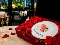 [Proposal by the window] An exclusive autumn dinner featuring a luxurious triple main course of domestic beef, duck, and alfonsino + a bouquet of 12 roses + a trunk cake to express your love