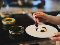 〈平日〉アルコールフリーフロー付き　メイン料理が選べるディナービュッフェ