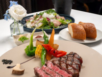Exclusive Chef’s Dinner ― 北海道黒毛和牛「白老牛」ディナー（テンダーロインステーキ 130g）