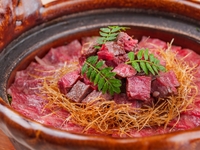 個室確約！新【プレミアムコース】「厳選和牛の箱雲丹ユッケドッグ」「USHIMITSU STEAK　〜厚切り和牛ヒレ〜」「厳選和牛ヒレとサーロインの土鍋ご飯」をお召し上がりいただけます