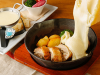 【休日チキンランチコース】人気のパンビュッフェ＆お得なセットドリンク＆食後の珈琲or紅茶付き～チキンのインボルティーニ＆ラクレットをメインにチーズを楽しむ全5品～