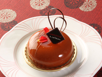 Marie Antoinette — Apple- and Rose-Scented Chocolate Mousse