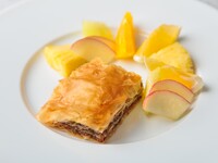 Apple and nut mille-feuille with fruit