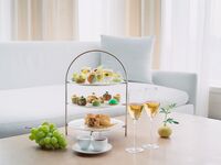 [Online-exclusive tower view seat guarantee; September 13–27] Weekends and holidays: Shine Muscat Edition Afternoon Tea with one glass of champagne