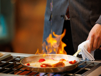 [Live Cooking Experience] GATE Lunch Course with Double Main Courses & Rosé Sparkling Wine — French Toast Flambé Wagon Service