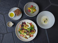 KOSA Salad Lunch + dessert included