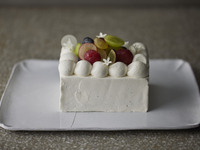 【10/1〜】ぶどうずくしのショートケーキ 四角型 8名様分【 ¥8,200円(税別) 】