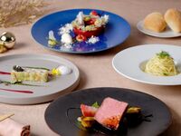 早割【12/19～25】金箔が舞うグラススパークリングワインプレゼント！前菜・パスタ・国産牛・デザートまでの 全4品クリスマスランチ