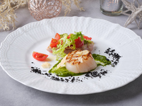 【Xmas2026】 (Natale Gorgeous) A luxurious lunch featuring snow crab and Angus beef T-bone, complete with sparkling wine to toast.