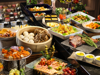 65 varieties of seasonal lunch buffet + toast drink