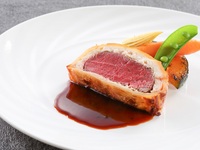 【ランチ】牛フィレ肉パイ包み焼（4名様分）