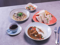 【Weekdays Lunch Set】サラダプレート& 3種から選べる軽食セット＋食後のドリンク