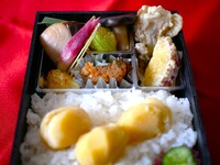 栗ご飯と秋の味覚  行楽弁当　2,380円