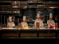 [Limited to 20th] 65-item Christmas-themed dinner buffet + celebratory champagne (Veuve Clicquot)