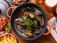 2026忘年会【樽生ビール1杯付き】クラフトビールランチコース　選べるメイン・デザート…3800yen 2名様～