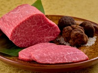 The new [VIP Course] is a comprehensive course featuring “Wagyu Uni Yukke Dog”, “Brioche Cutlet Sandwich with Select Tenderloin – Homemade Sauce”, and “Hitsumabushi with Select Beef Tongue and Unagi”.