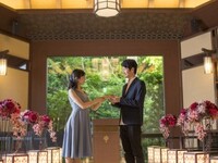 【チャペルでプロポーズ】2026クリスマスディナー+バラ12本の花束（専属プランナー付）