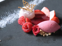 Early-bird discount – Window seat guaranteed [DINNER] Noel 2026: The ultimate Christmas special dinner course featuring 9 dishes + champagne