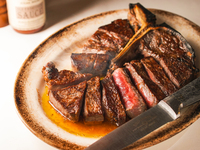 【ABENDESSEN】 The Benjamin Course – USDA Prime T-Bone-Steak & ausgewählte Meeresfrüchte