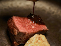 【CADRAN Christmas Special Dinner Course】 A chef’s masterpiece full-course meal of 8 dishes to celebrate Christmas Eve (includes celebratory champagne)