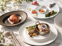 NEW【平日｜予約限定ランチ】　香草香るグリルチキン＆ボロネーゼとパルメジャーノの濃厚ラザニアのWメイン＆自家製ブリオッシュ
