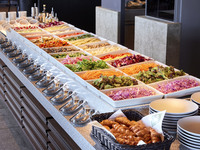 [Only from Dec 30 to Jan 4] “Giorno” Lunch Buffet with Choice of Main Dish (Adults)