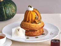 【October Only (※until 11/4)】 Drink Set / Halloween Pancakes with Hokkaido Pumpkin & Maple Custard, topped with maple syrup