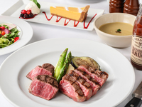 【Japanese Black Beef & USDA Prime Fillet Steak Course】 A total of 10 dishes, including caviar and an assortment of appetizers.