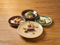 季節のフルコース有田牛全8品90分飲み放題 旬の食材を使用した季節替わりのエスニックコース・90分間の飲み放題付き