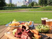 2026忘年会10月19日～★オプションでお子様プランご注文可★【屋外BBQ】クラフトビール含む飲放付 US産アンガスビーフ＆鶏もも肉＆スペアリブ＆極太ソーセージにこだわりの熟成麺焼きそば スタンダードBBQプラン