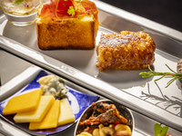 High Tea Set / Savories and 30 free-flowing drinks, including sparkling wine  