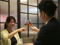 【12月・金土日】飲み放題付きディナー！夜にはローストビーフ、握りたてお寿司、揚げたての天麩羅が登場！