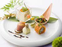 【1/1~1/3】新春ランチ｜お正月特別温前菜と牛ロース肉などのコース（全6品）