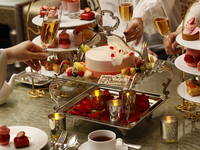 ⑥ Afternoon tea plan featuring luxurious fruits, decorations, and a precious anniversary cake to make birthdays and anniversaries extra special