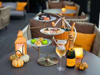 [Terrace Seating] Evening High Tea + Half Bottle of Champagne / for 2 persons