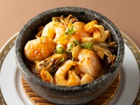 [Stone-cooked fried rice with shrimp and scallops] Includes salad, dessert, soup, and coffee buffet