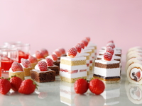 < Adult rate for WEEKDAYS> Sandwich & Dessert Buffet: Strawberry